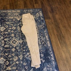 Vineyard Vines Khaki Pants. 33 x 32.